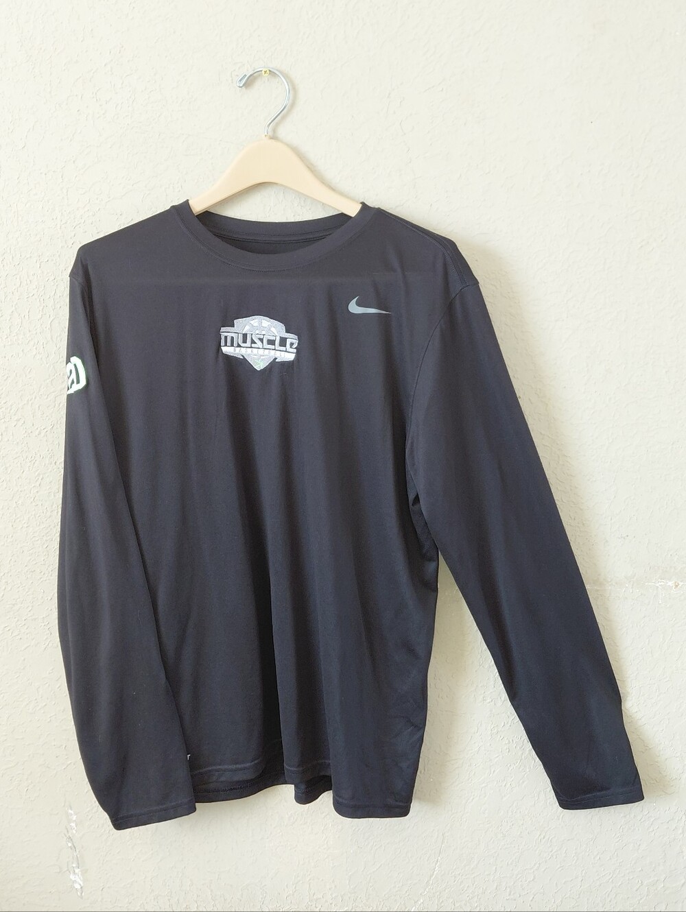 Nike Muscle Basketball Logo Black Long-Sleeve Athletic Crew Neck Shirt with Logo